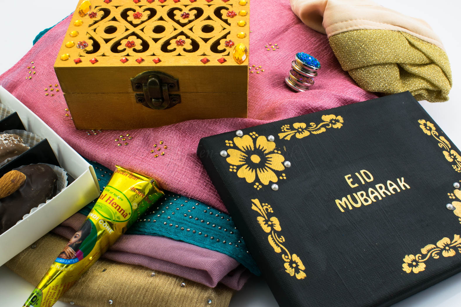 Deluxe Eid Gift Box With Eid Canvas » Hidden Pearls